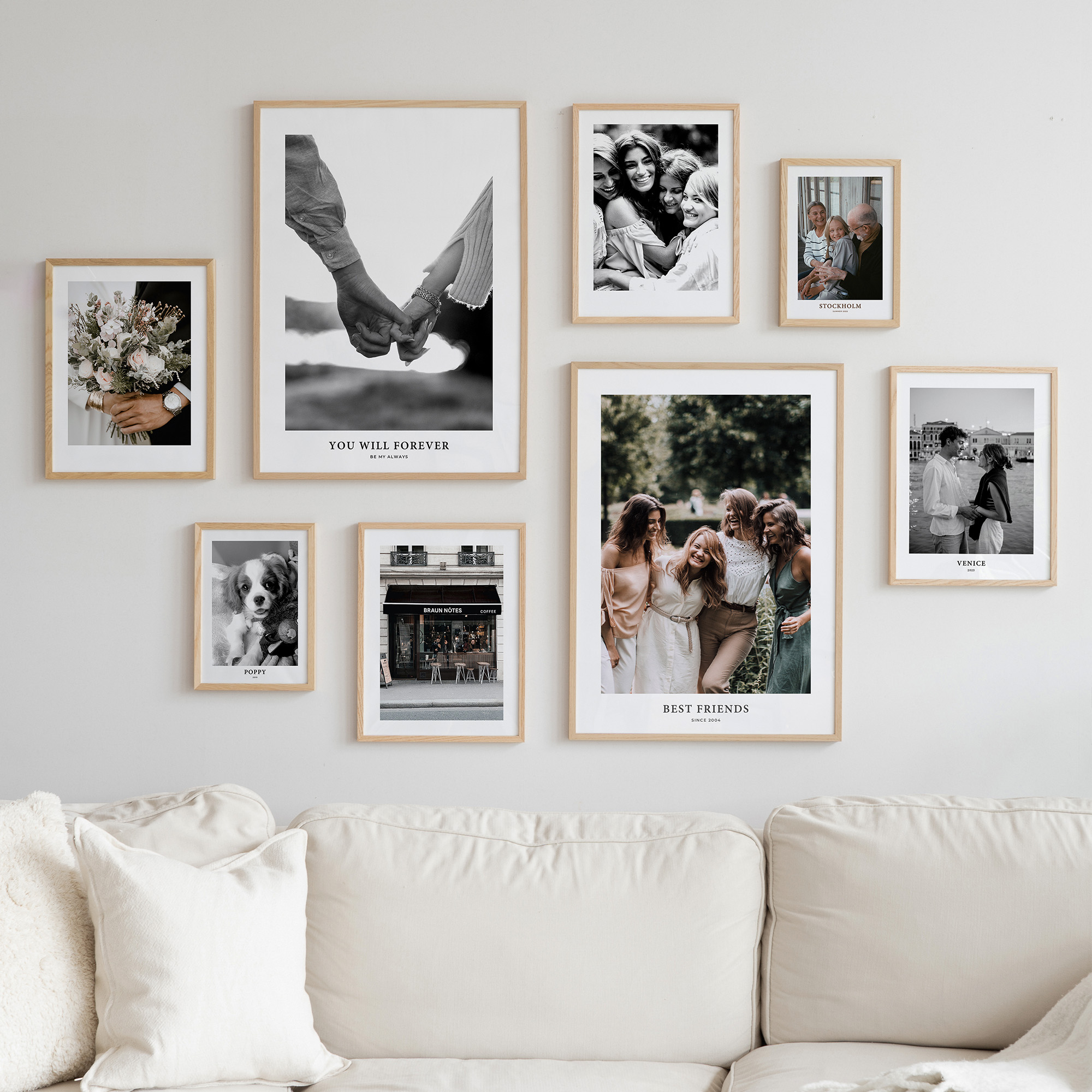 Interior inspiration example of Gallery Wall layout 8A